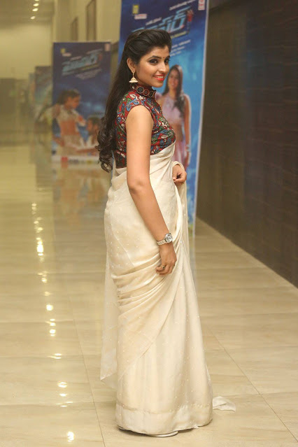 Telugu TV Anchor Syamala Stills In Hot White Saree 9